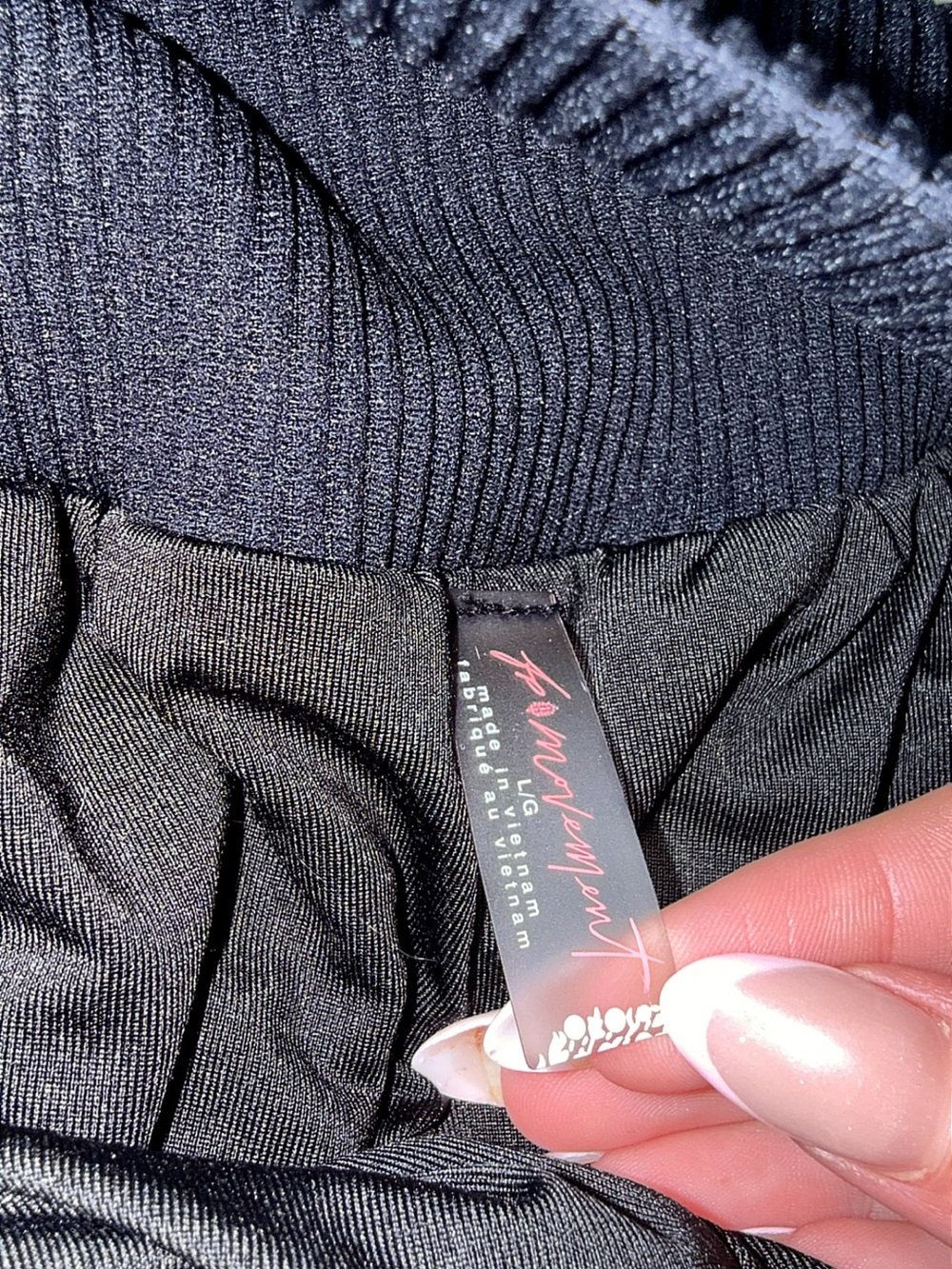 NWOT Free People Movement Carpe Diem Shorts In Color Black Size: Large - Picture 12 of 15